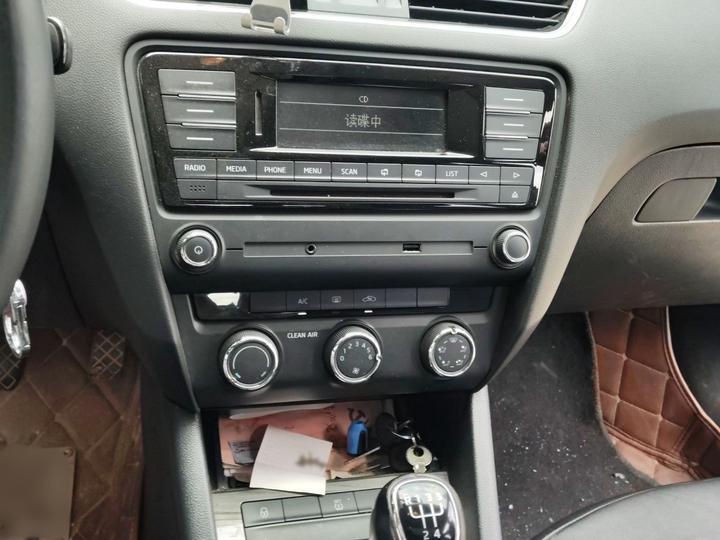 Octavia 2016 1.6L MT photo 5