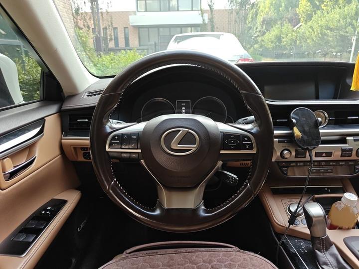 ES 2015 200 Elite photo 3