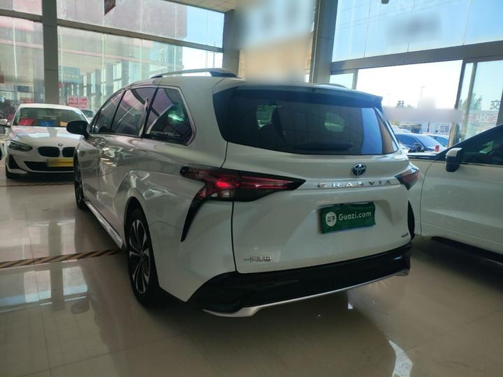 Granvia 2023 2.5L Hybrid Premium PLUS photo 4