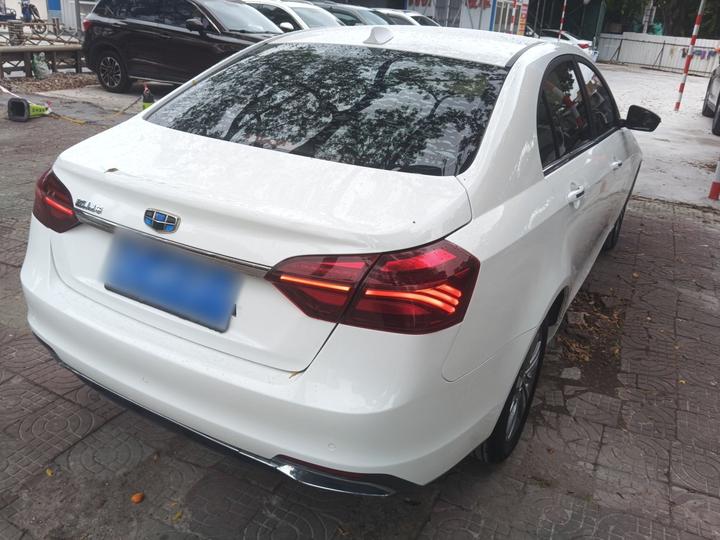 Emgrand 2018 1.5L CVT photo 4