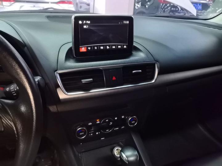 3 Axela 2016 Sedan 1.5L AT Luxury photo 8