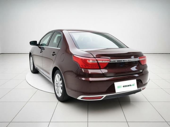 Vision 2018 1.5L AT photo 4