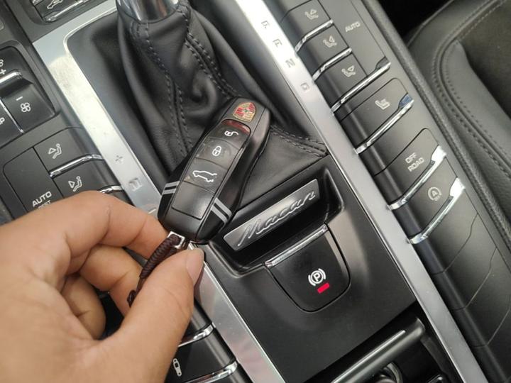 2016 Macan 2.0T photo 8