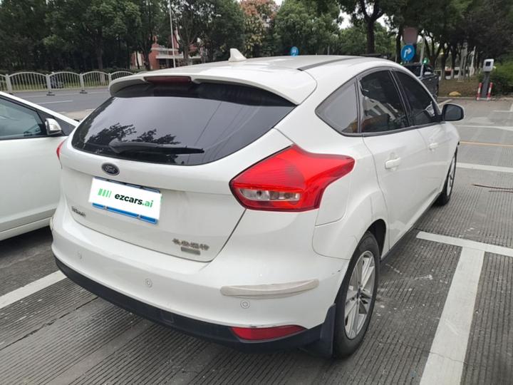Focus 2017 Hatchback EcoBoost 125 AT Fashion photo 4