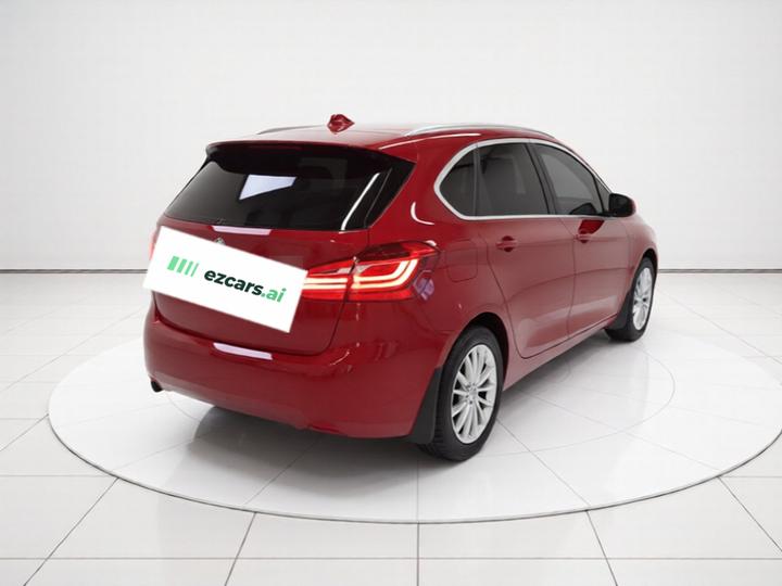 2 Series Wagon 2019 218i Leading photo 4
