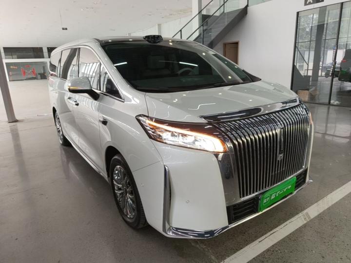 2025 AWD 8 photo 3