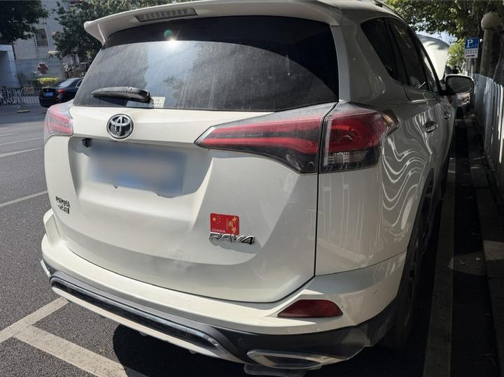 RAV4 2016 2.5L AT AWD Premium photo 5