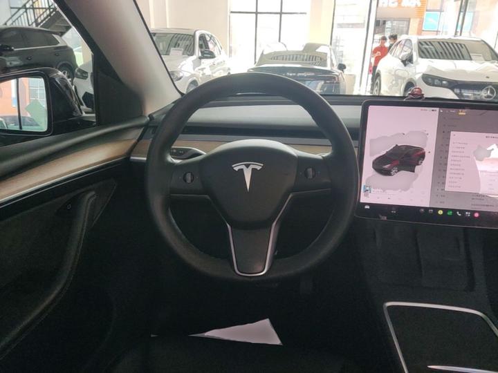 Model Y 2022 Long Range AWD photo 2