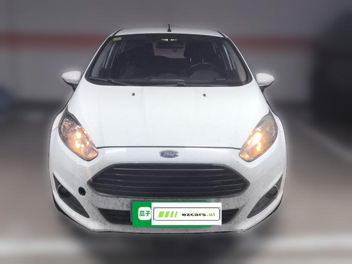 2013 Hatchback 1.5L AT Fashion photo 2