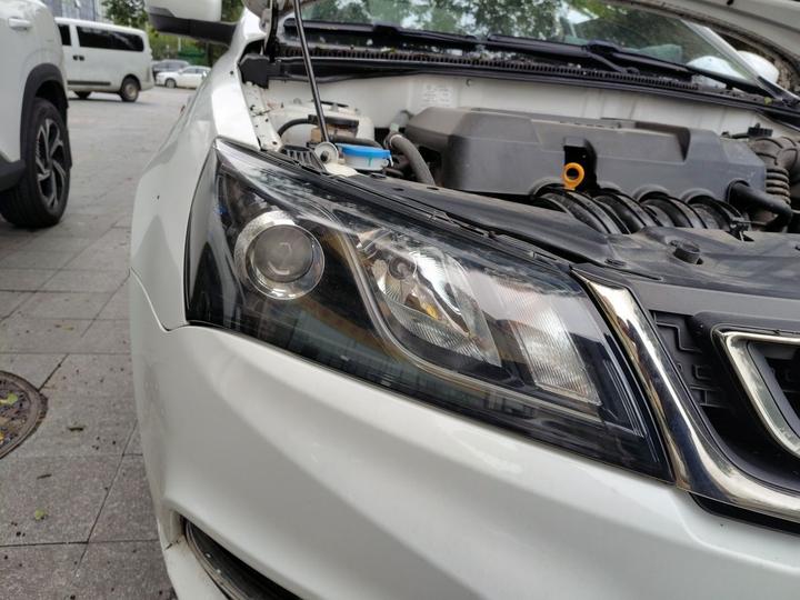 Emgrand 2017 Sedan 1.5L CVT photo 7