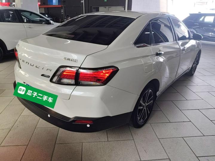D60 2018 1.6L CVT Connected Elite photo 4