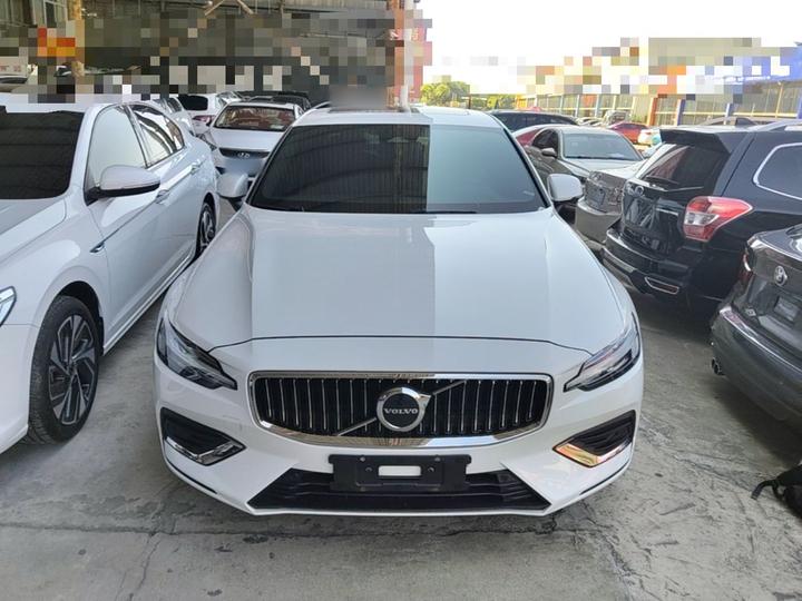 S60 2023 B4 Luxury photo 2
