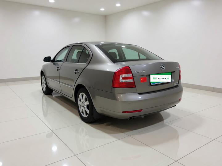 Octavia 2015 Classic 1.6L MT photo 4