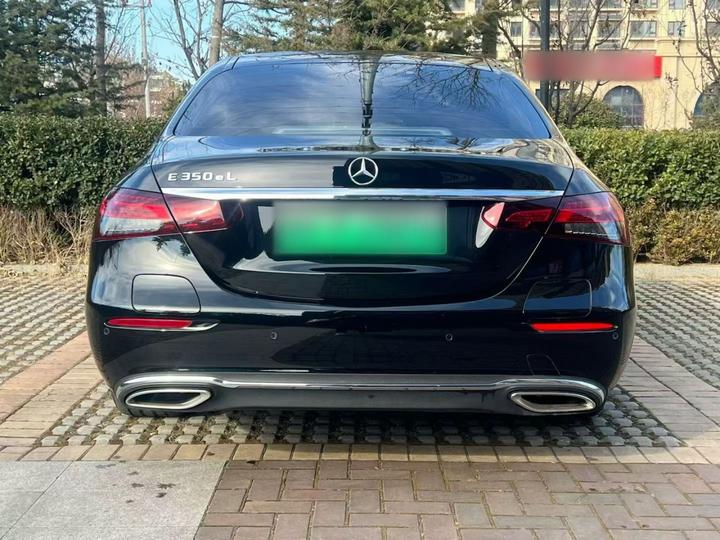E-Class EV 2023 E 350 e L PHEV photo 3