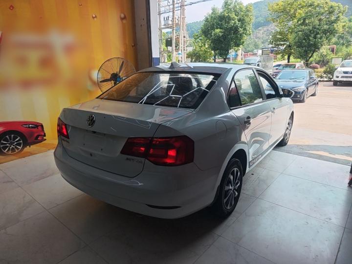 2015 1.6L AT Fashion photo 4
