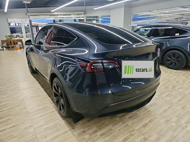 Model Y 2024 RWD photo 4