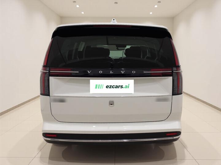 EM90 2025 Ultra 6-Seater photo 3