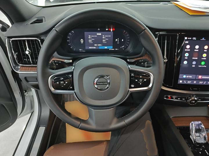 S60 2025 B4 Luxury photo 6