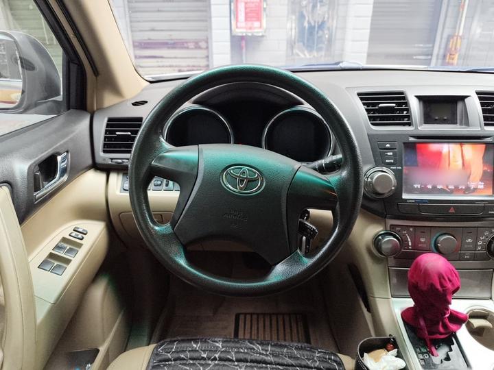 Highlander 2012 2.7L RWD 5-Seater Elite photo 3
