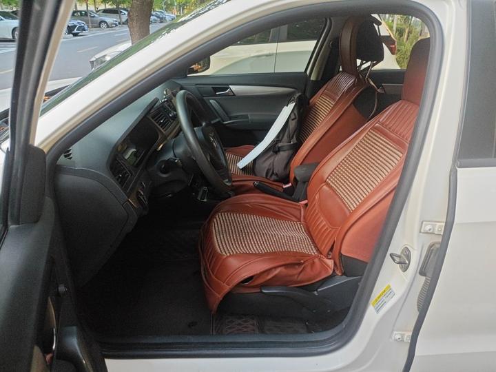 2013 1.6L AT photo 7