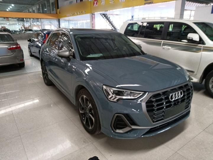 Q3 2022 40 TFSI RS photo 3