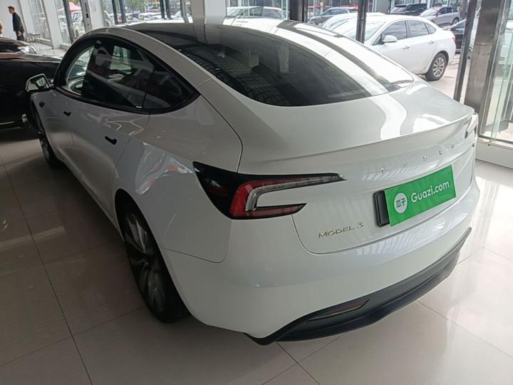Model 3 2023 RWD photo 5