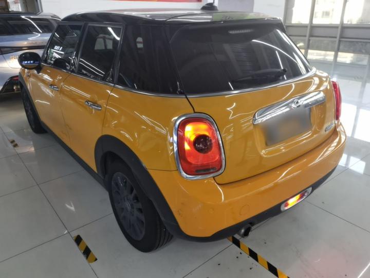 2016 1.5T COOPER 5-Door photo 4