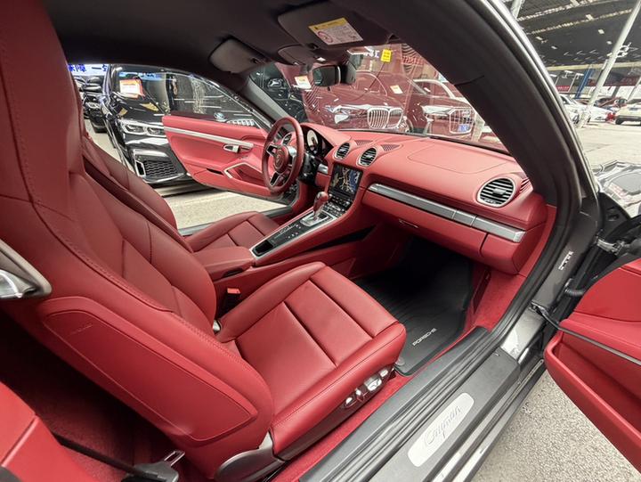 718 2022 Cayman 2.0T photo 7