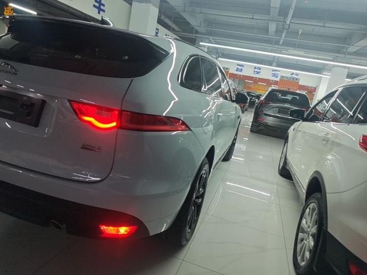 F-PACE 2020 2.0T photo 7