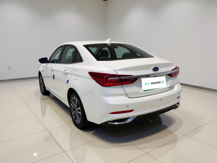 Escort 2021 1.5L AT photo 4
