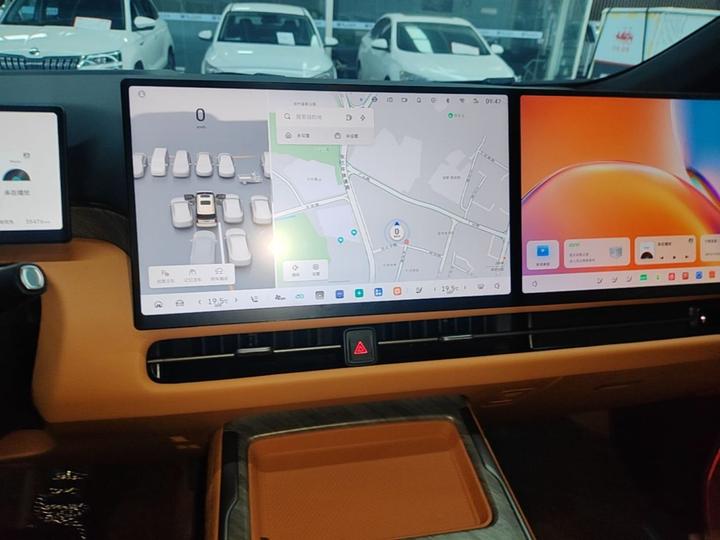2025 AWD 8 photo 8
