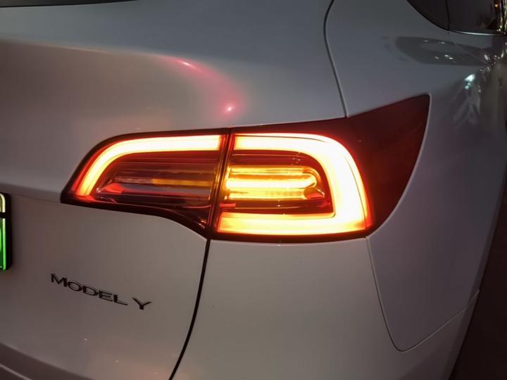 Model Y 2024 RWD photo 7