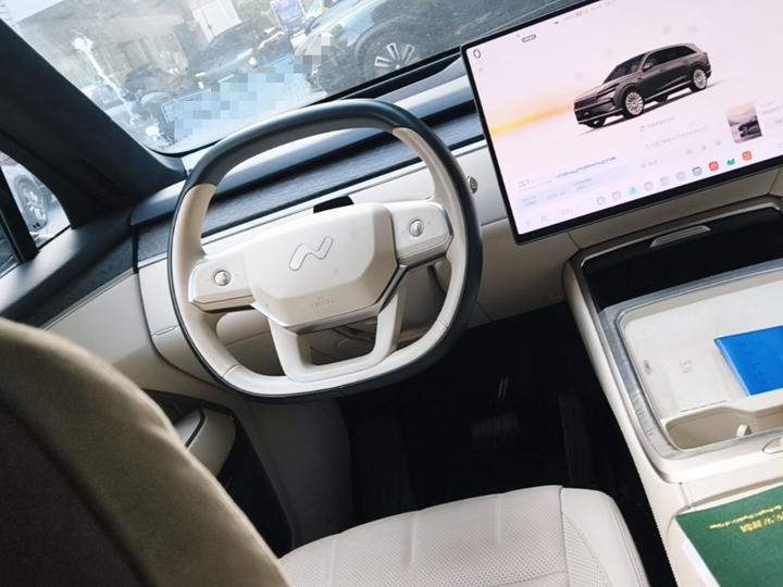 L90 2025 Max 6-Seater 60 photo 7