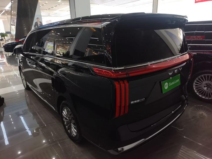 2025 AWD 8 photo 4