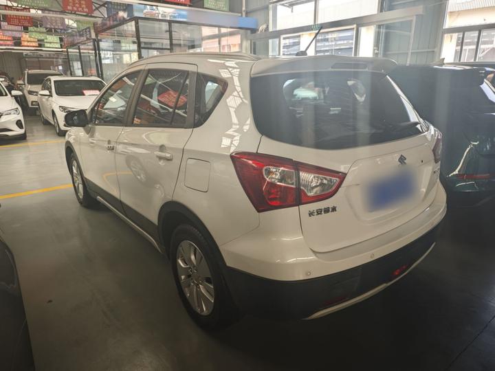2015 1.6L CVT RWD Elite photo 4