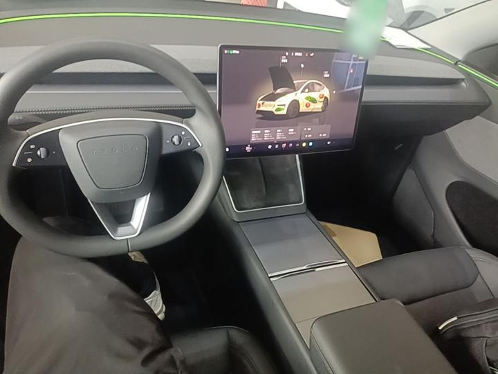 Model Y 2025 RWD photo 5