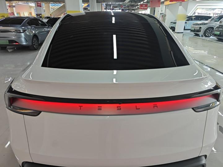 Model Y 2025 RWD photo 5