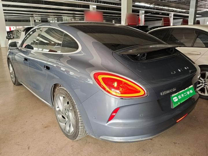 2022 555km Premium photo 4