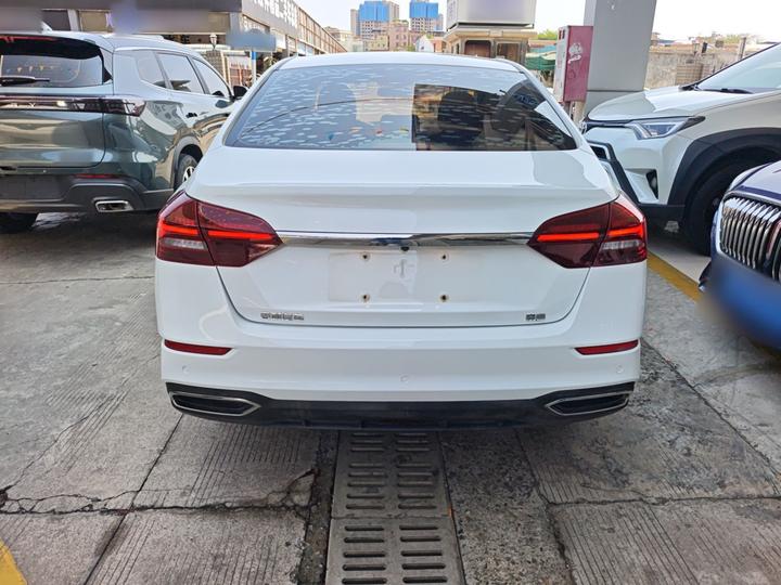 Emgrand 2021 UP 1.5L CVT Luxury photo 3