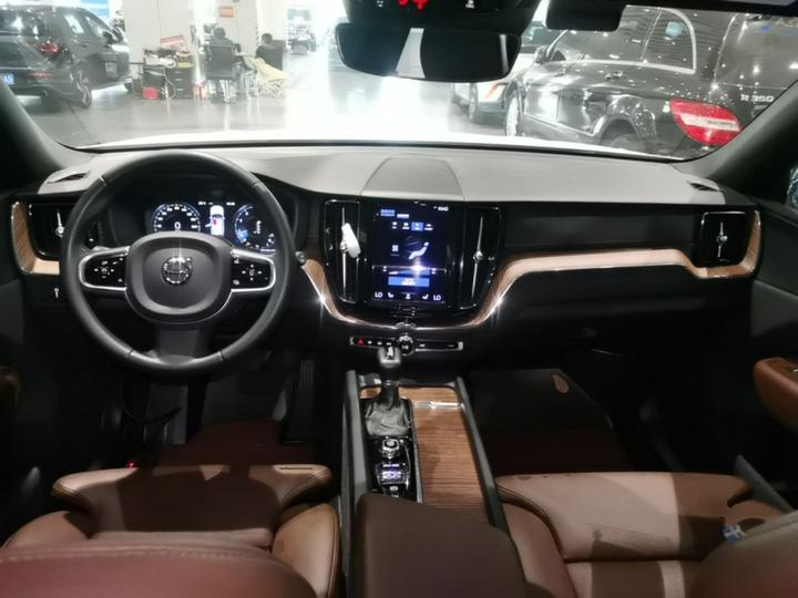 XC60 2021 T5 AWD Luxury photo 2