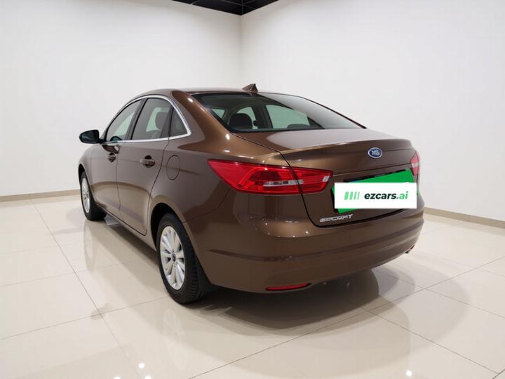Escort 2015 1.5L MT Comfort photo 4