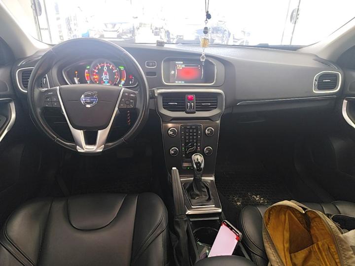 V40 2015 1.6T photo 2