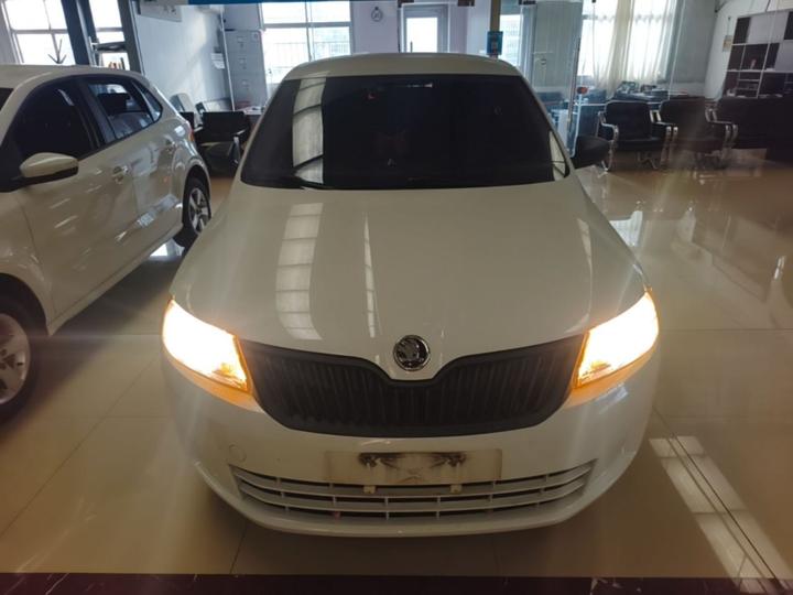 Rapid 2015 1.6L MT photo 2