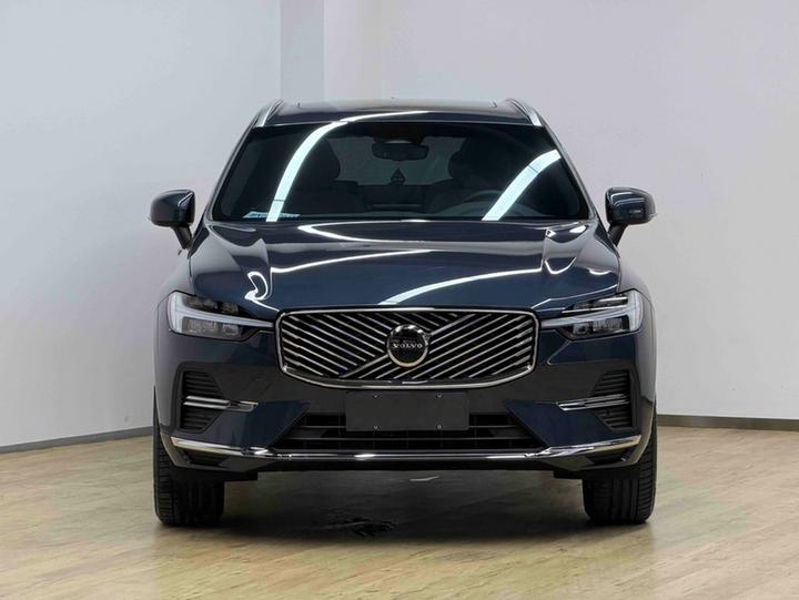 XC60 2025 B5 AWD Luxury photo 2