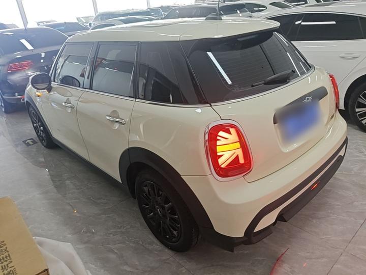 2023 1.5T ONE 5-Door photo 4
