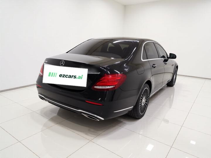 E-Class 2019 Facelift E 300 L Luxury photo 6