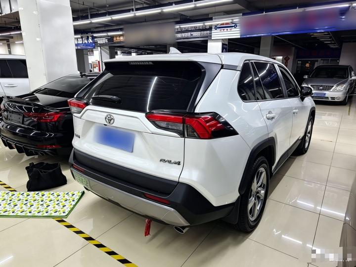RAV4 2022 2.0L CVT RWD Plus photo 6