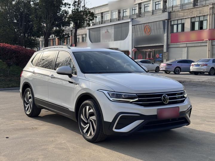 Tiguan L 2022 330TSI AT RWD Comfort photo 3