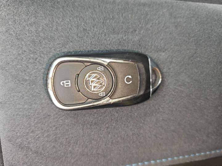 6 2020 PHEV photo 8