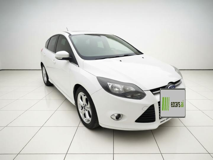 Focus 2012 Hatchback 2.0L MT Luxury Sport photo 3